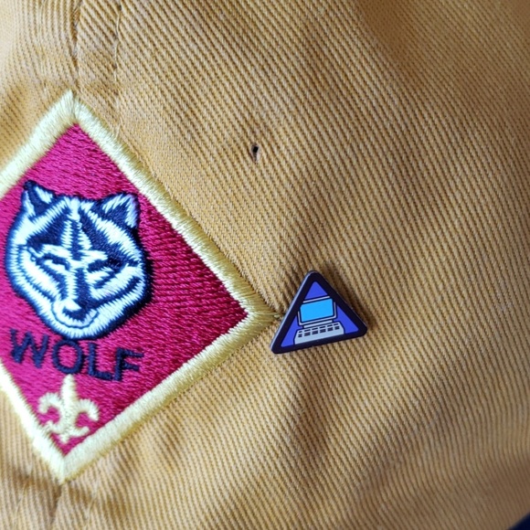 Boy Scout Wolf Hat with Pins Size S/M - Picture 3 of 8